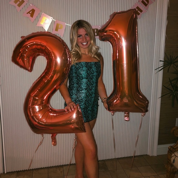 Meet your Posher, Justine - Picture 2 of 2